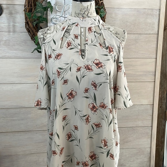 Sienna Sky Cold Shoulder Top M - Picture 1 of 6